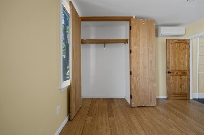 Building Photo - 6 Rademan Pl