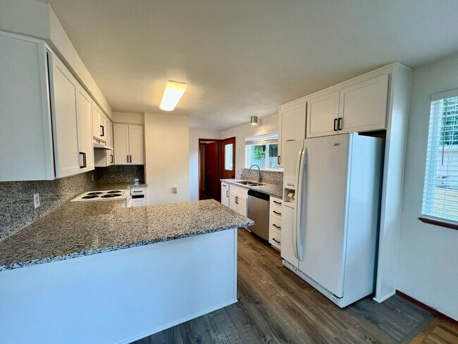 Building Photo - Updated 3BD w/ Outbuildings & Shop - Water included