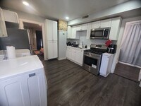 Building Photo - 626 NE Taylor St