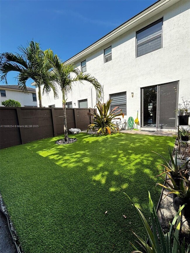Building Photo - 15860 NW 91st Ct