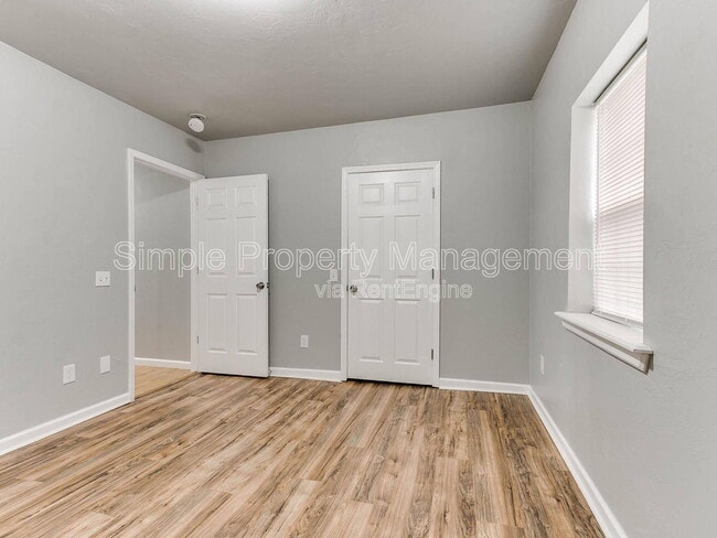 Building Photo - 137 S Draper Ave