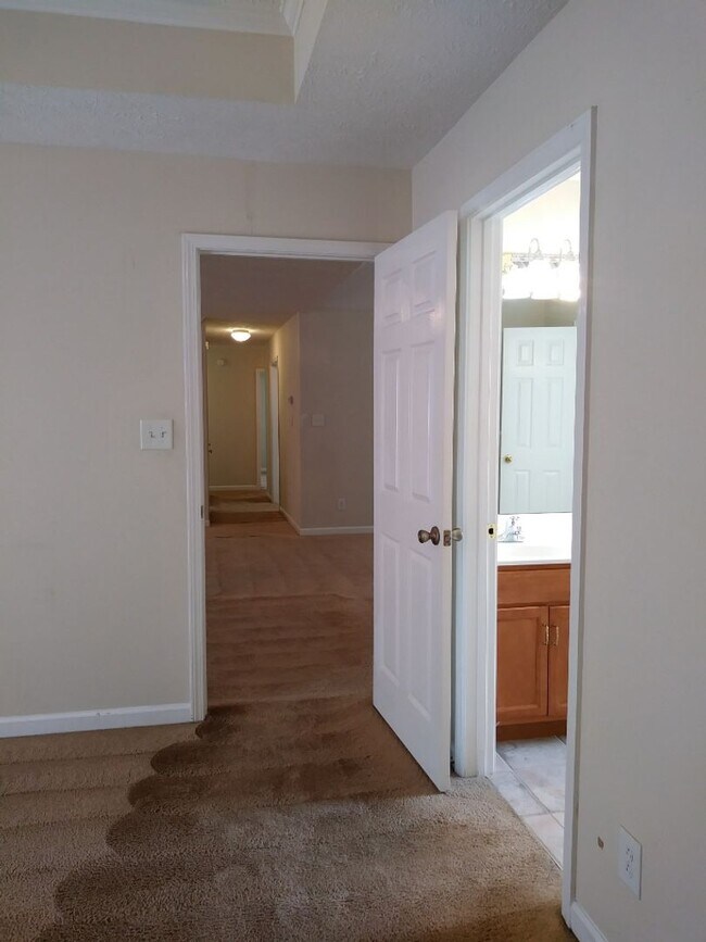 Building Photo - 3428 Heatherwood Tra