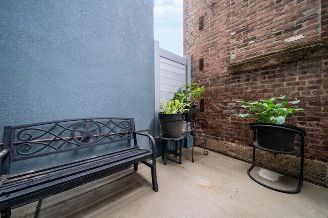 Building Photo - 502 2nd St