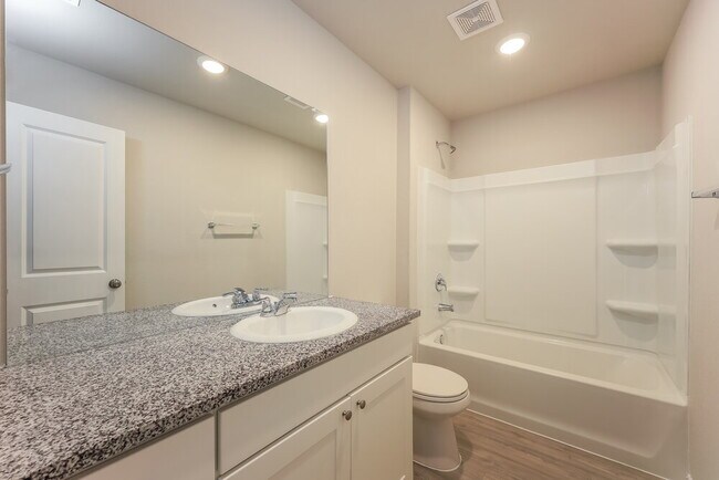 Building Photo - 5715 Leon Pl