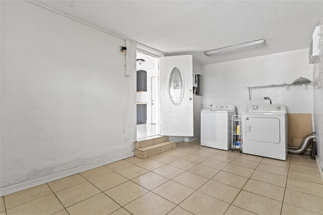 Building Photo - 4184 SW 49th Ct