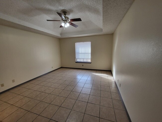Building Photo - 1530 Serene Dr