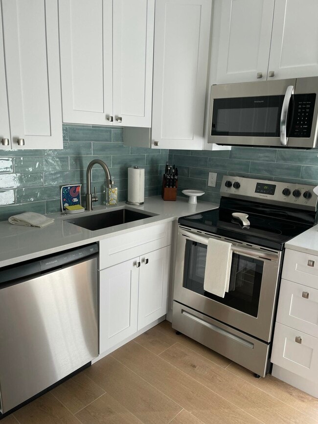 Building Photo - 1433 NE 23rd St