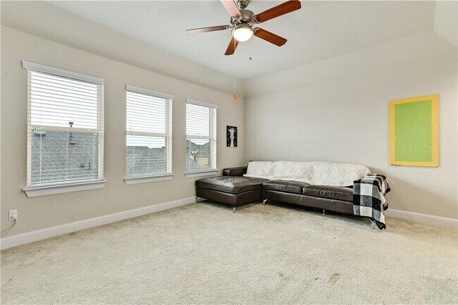 Building Photo - 6825 Leonardo Dr