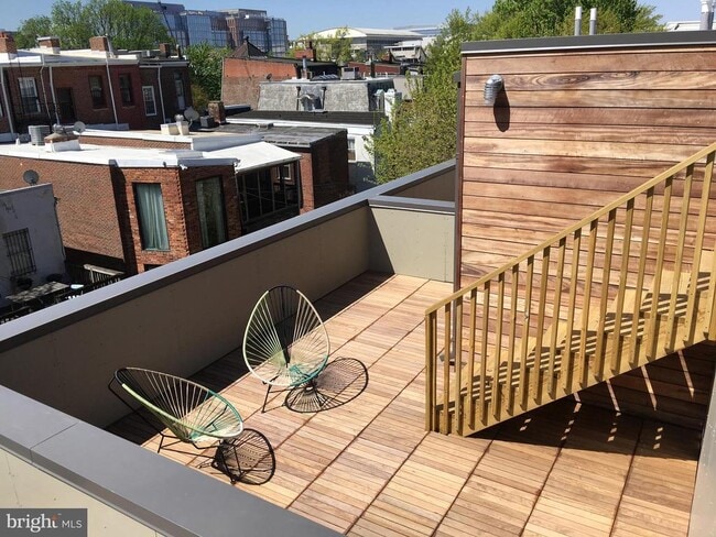 Building Photo - 446 Ridge St NW