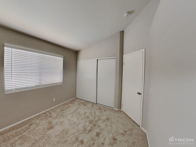 Building Photo - 2704 Purple Root Dr