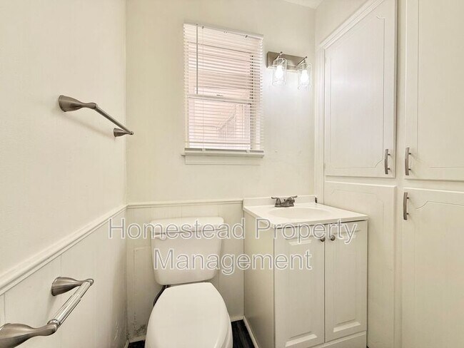 Building Photo - 433 NW 84th St