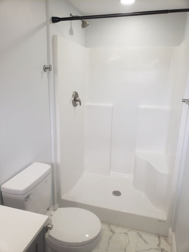 Building Photo - 4 Bedroom / 2 Bath Home  Kingsport, TN