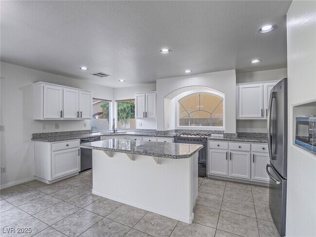 Building Photo - 10898 Carberry Hill St