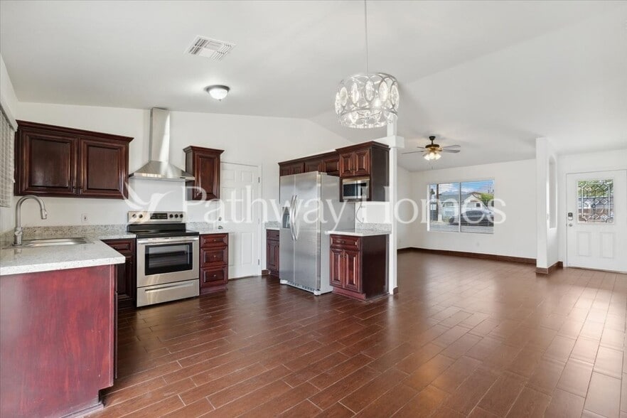 Building Photo - 774 S Ocotillo Dr