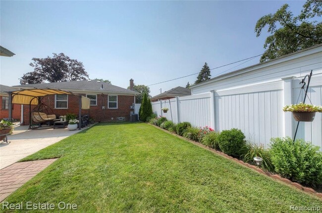 Building Photo - 8126 Dale St