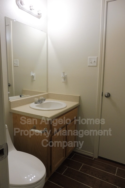 Building Photo - 1217 Elmo Ln