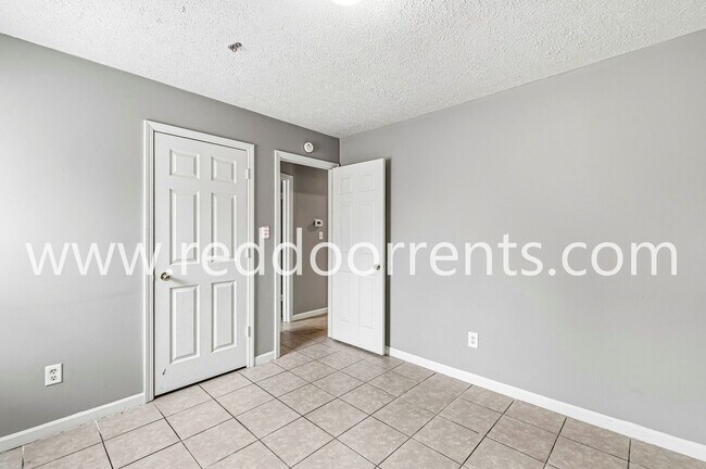 Building Photo - Charming 3-Bedroom Ranch in Plainfield