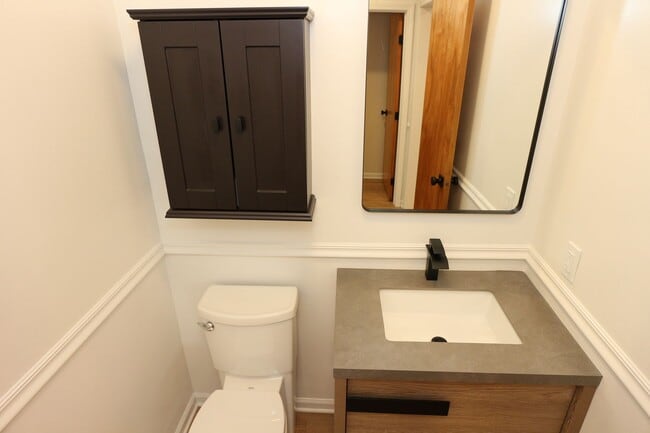 Building Photo - Newly Updated & Renovated Carmel Home!