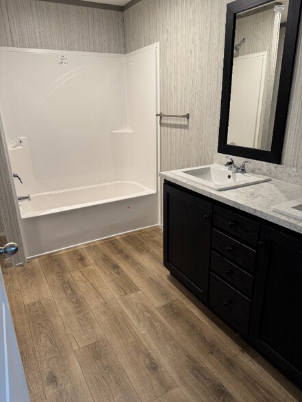 Building Photo - 72 Hunters Rill