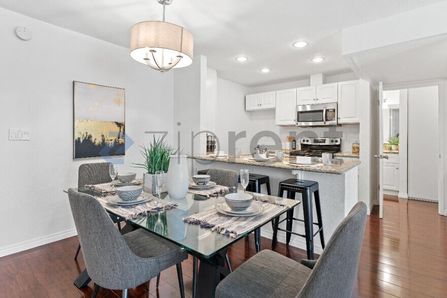 Building Photo - 5257 Radford Ave