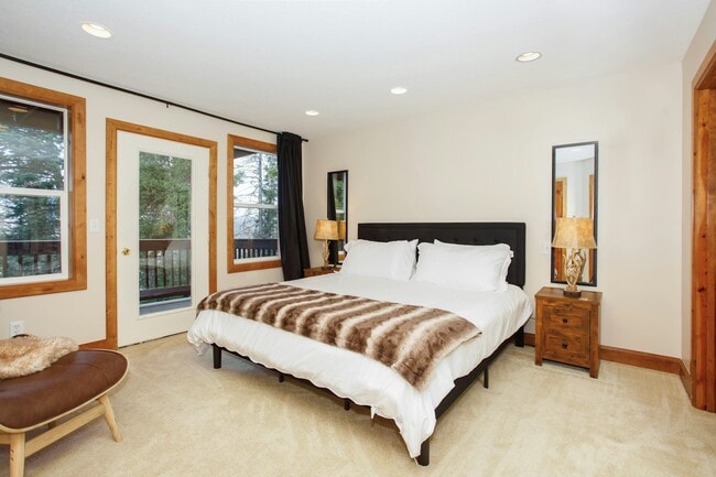 Building Photo - 390 Matterhorn Dr