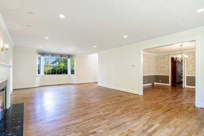 Building Photo - 1601 77th Ave NE
