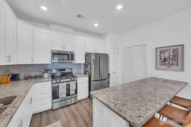 Building Photo - 915 Vanderbergh Blvd