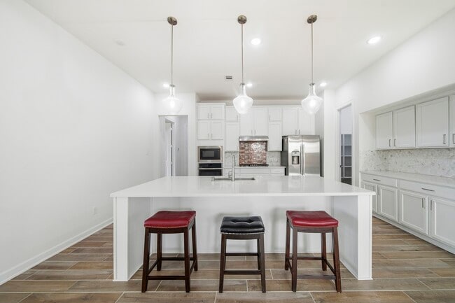 Building Photo - 21303 Shore Arbor Ln