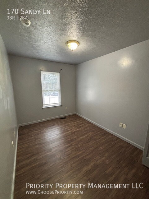 Building Photo - 170 Sandy Ln