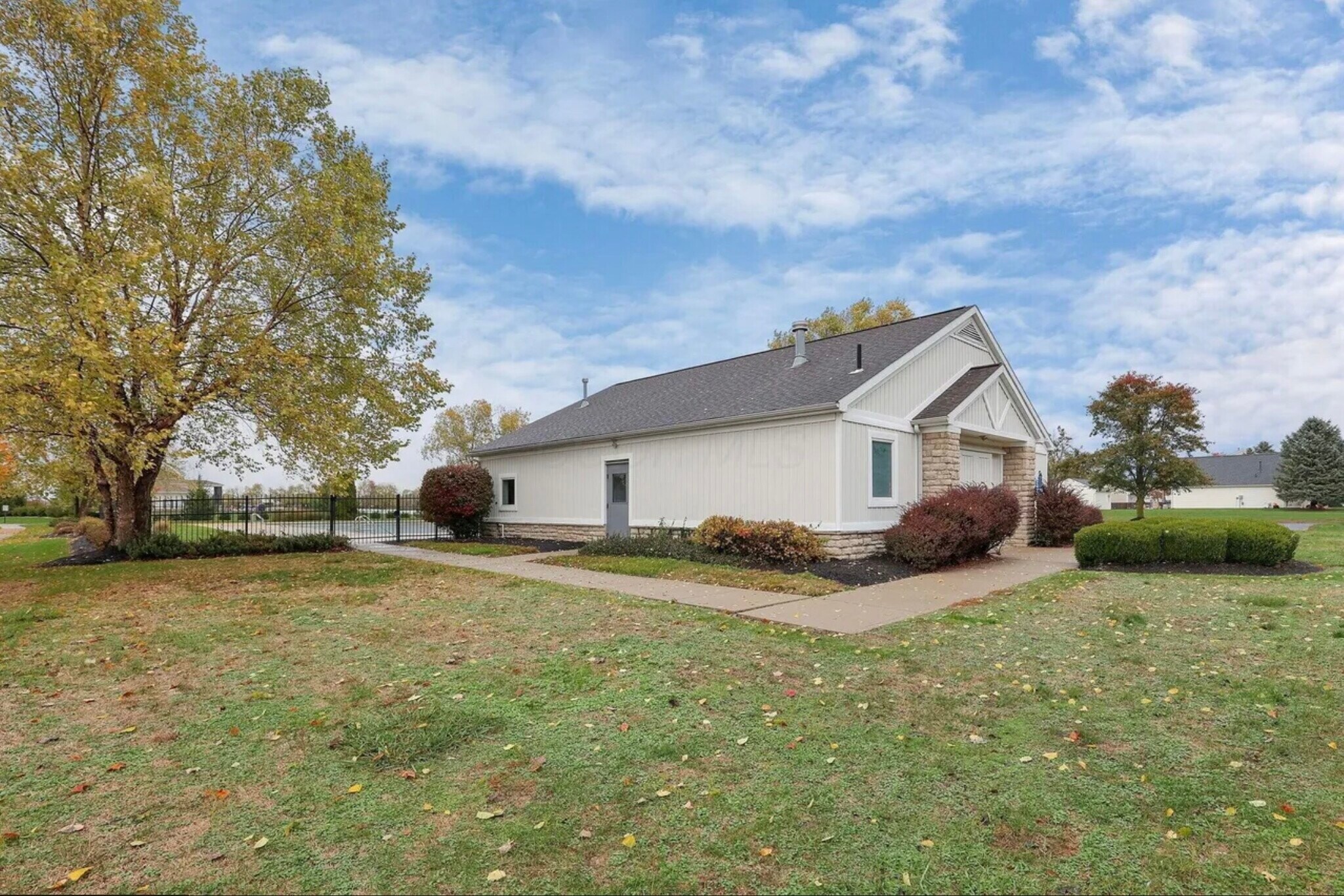 Building Photo - 5520 Violet St