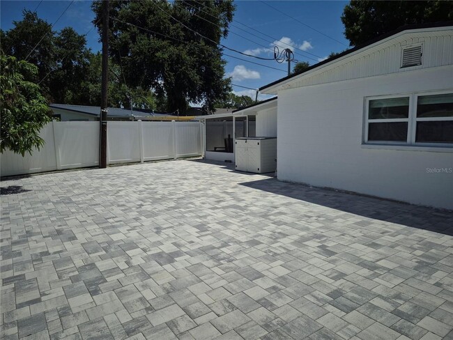 Building Photo - 7709 W Hanna Ave