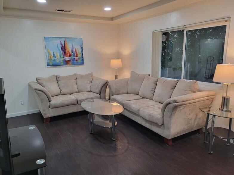 Building Photo - 7315 Wilcox Ave