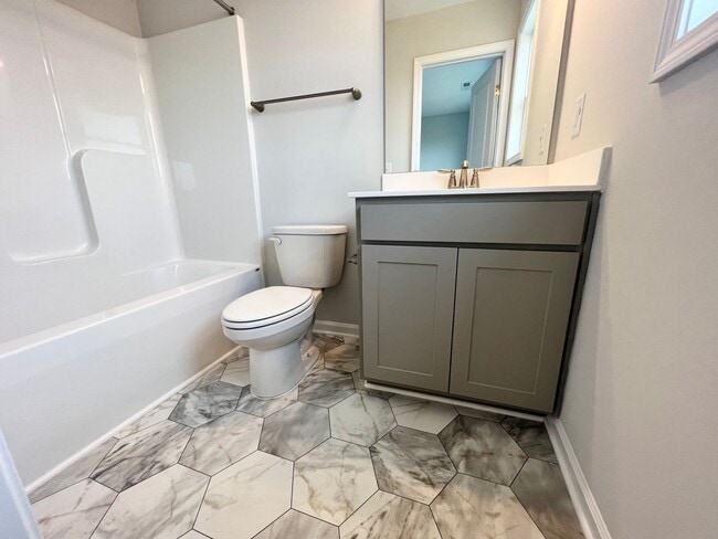 Building Photo - 2 Bedroom Townhome in Smithfield!