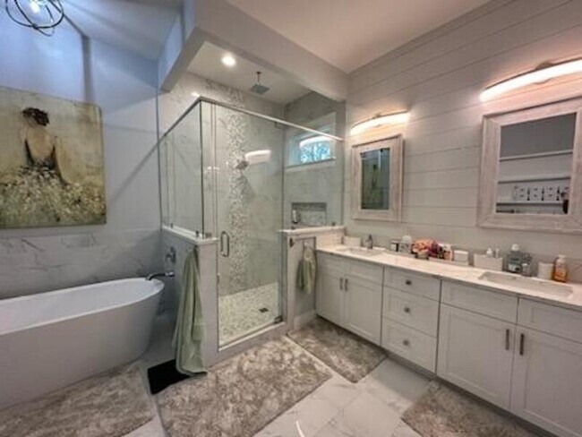 Building Photo - 104 Second Avenue Southwest