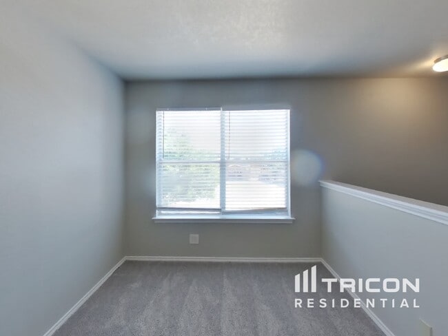 Building Photo - 8015 Palmetto Pl