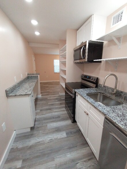 Building Photo - 135 NW Shannon Ave