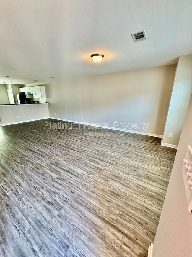 Building Photo - 4456 Pinscher St