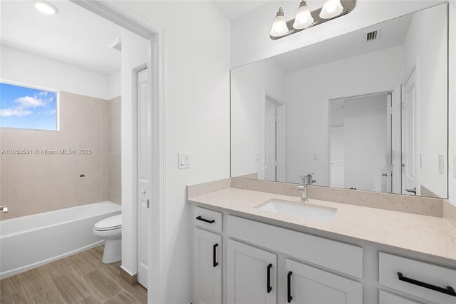 Building Photo - 4048 Veleiros Ave