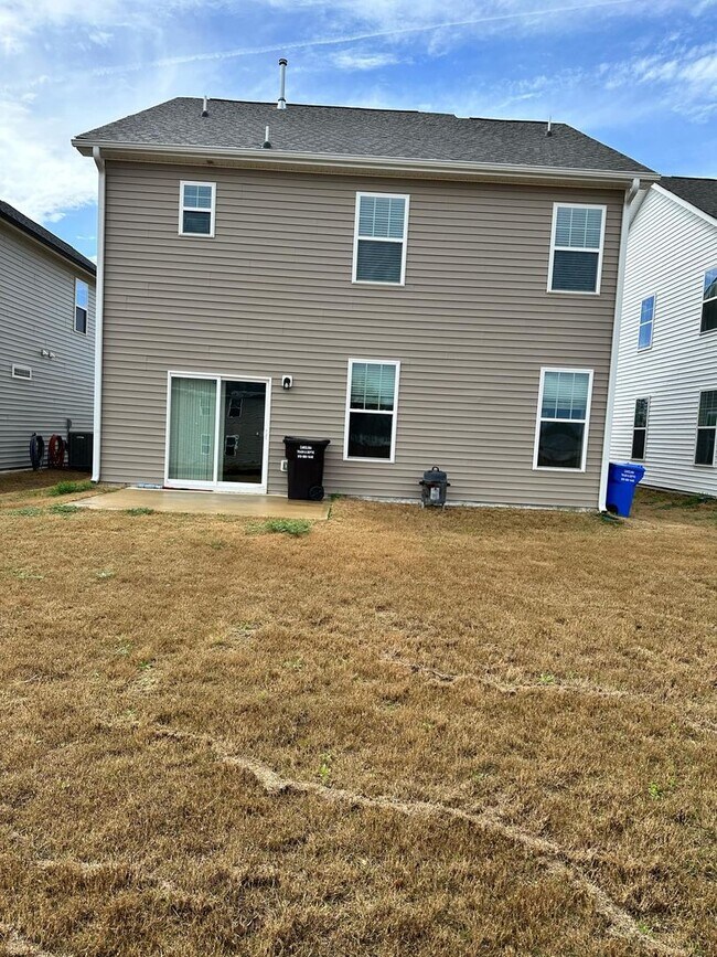 Building Photo - Charming 3 Bedroom Home Located In Angier