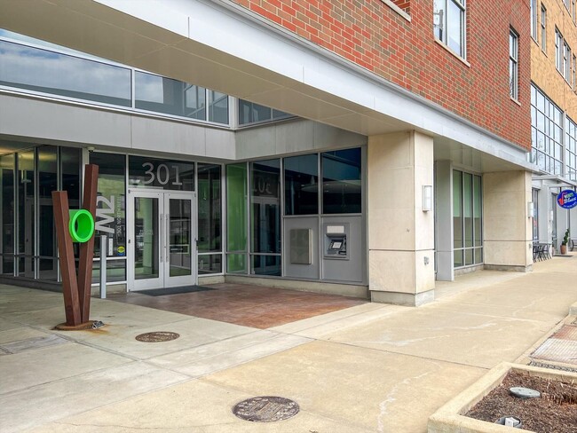 Building Photo - 3,400 SQFT CONDO IN DOWNTOWN CHAMPAIGN W/ ...