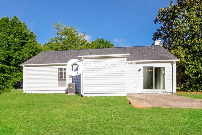 Building Photo - 3 Bedroom Pet-Friendly Home in CHARLOTTE, ...