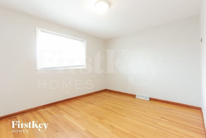 Building Photo - 14539 Kimbark Ave