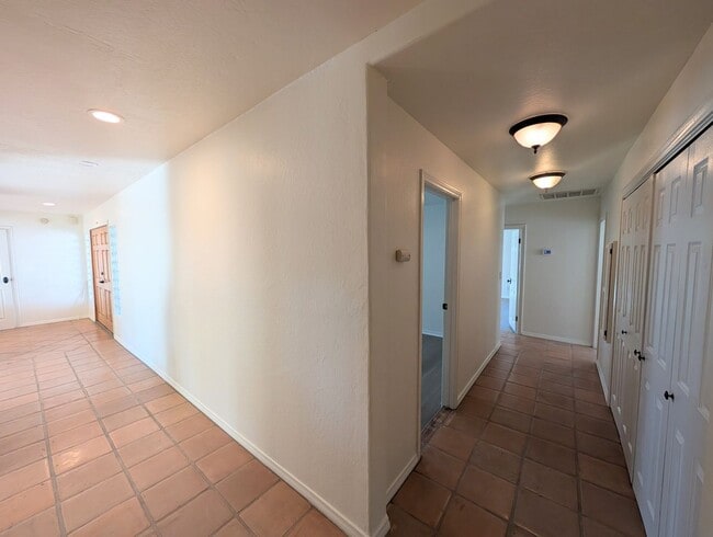 Building Photo - Private 2 Bedroom Plus Home in Vista!