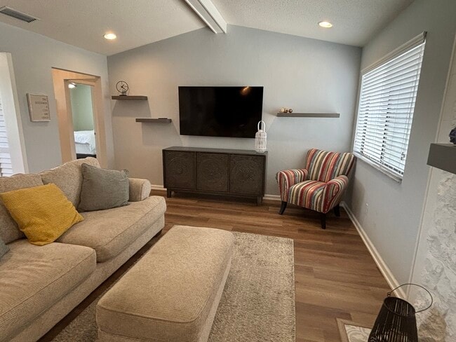 Building Photo - 30 Sea Harbor Dr W