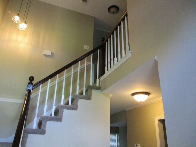 Building Photo - Updated townhome in West Augusta