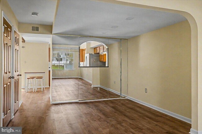 Building Photo - 2282 Suzann Dr