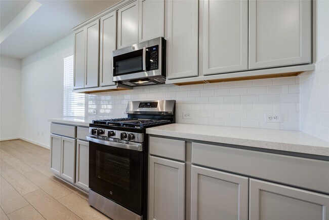 Building Photo - 9711 Westminster Mnr Dr