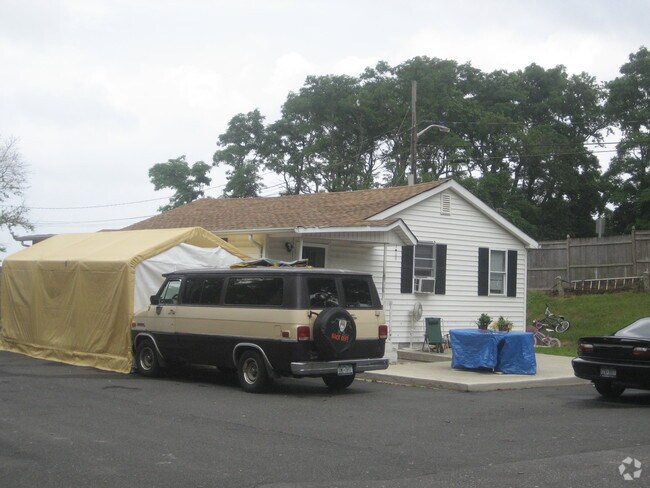Building Photo - 188 Hallock Landing Rd