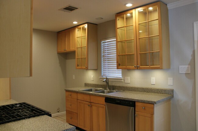 Building Photo - 10622 Hermosa Dr