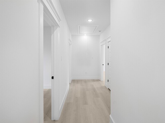 Building Photo - 4111 E Toliver St